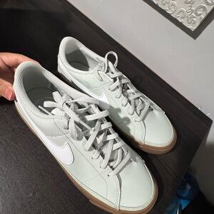 Nike Women's White and Tan Sneakers